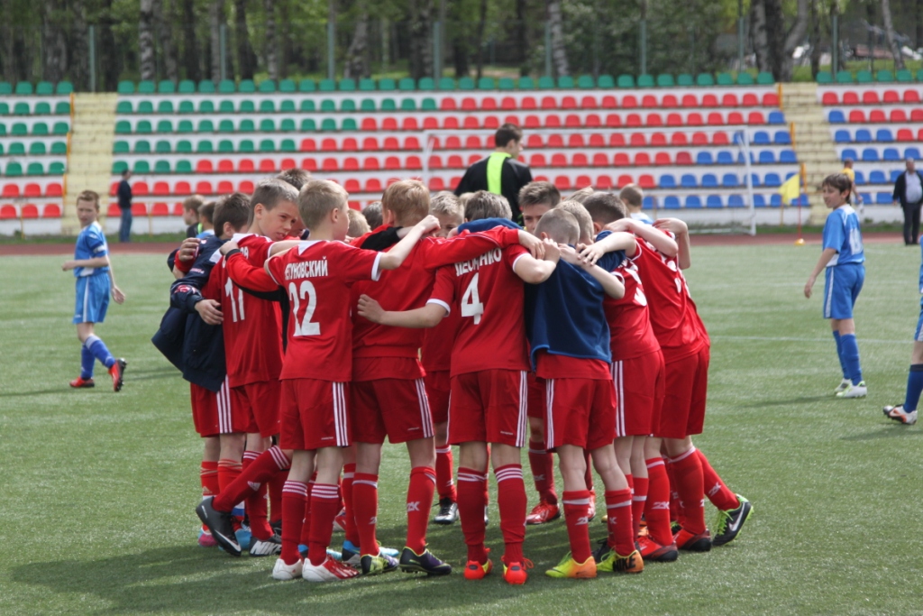 На стадионе «Локомотив» состоялся  футбольный турнир среди команд 2004 г.р.: «Нашим дедам и отцам посвящается».