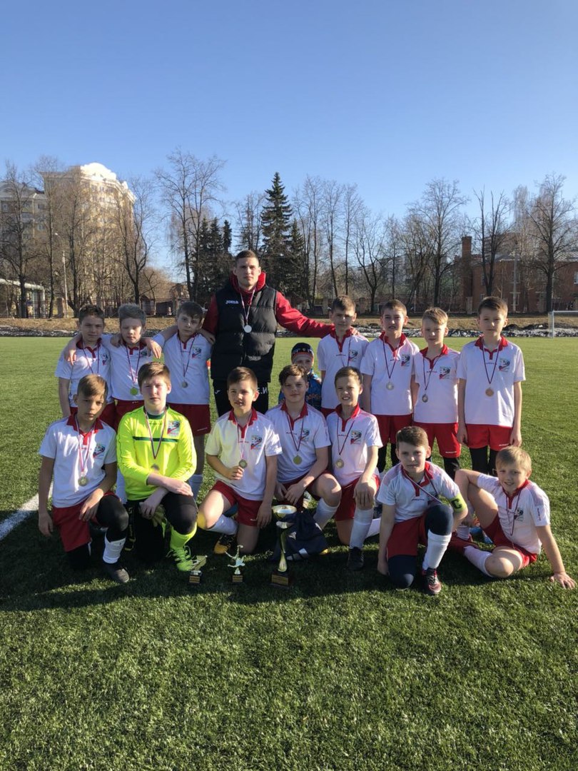 На стадионе Авангард прошел домашний турнир под названием Кубок Чемпионов на призы Молодежного Парламента Дмитровского Муниципального района